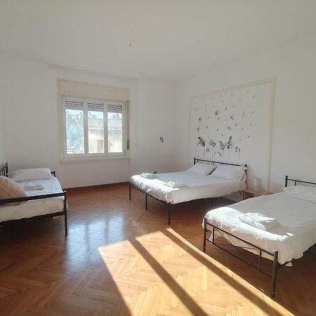 Dock Bay Lodge Hostello Триест Экстерьер фото