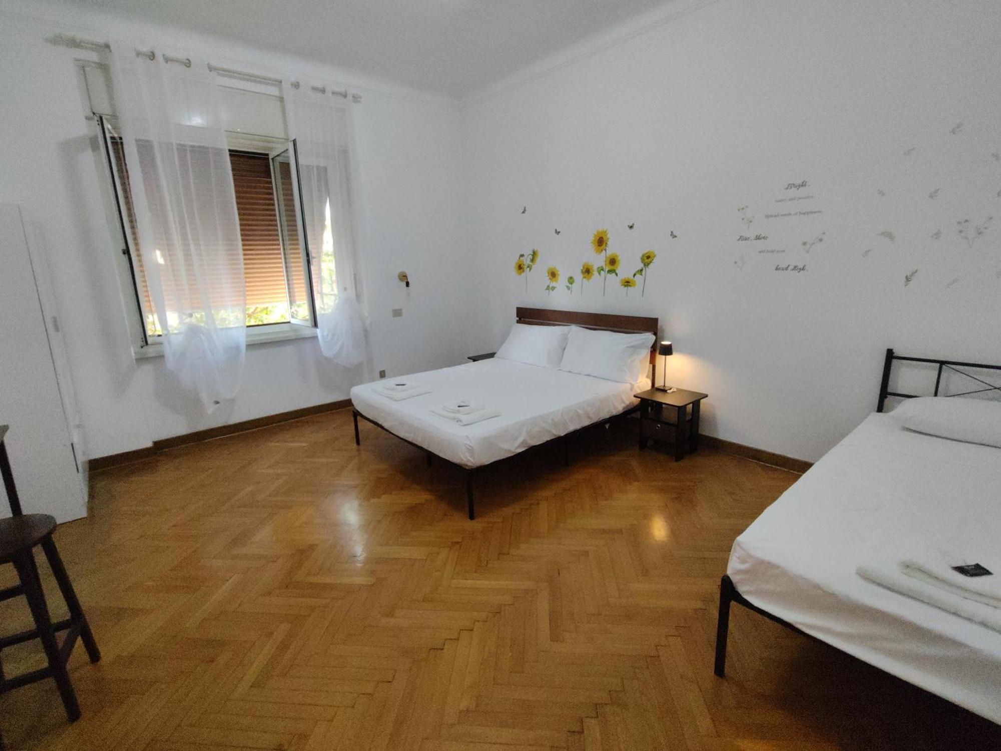Dock Bay Lodge Hostello Триест Экстерьер фото