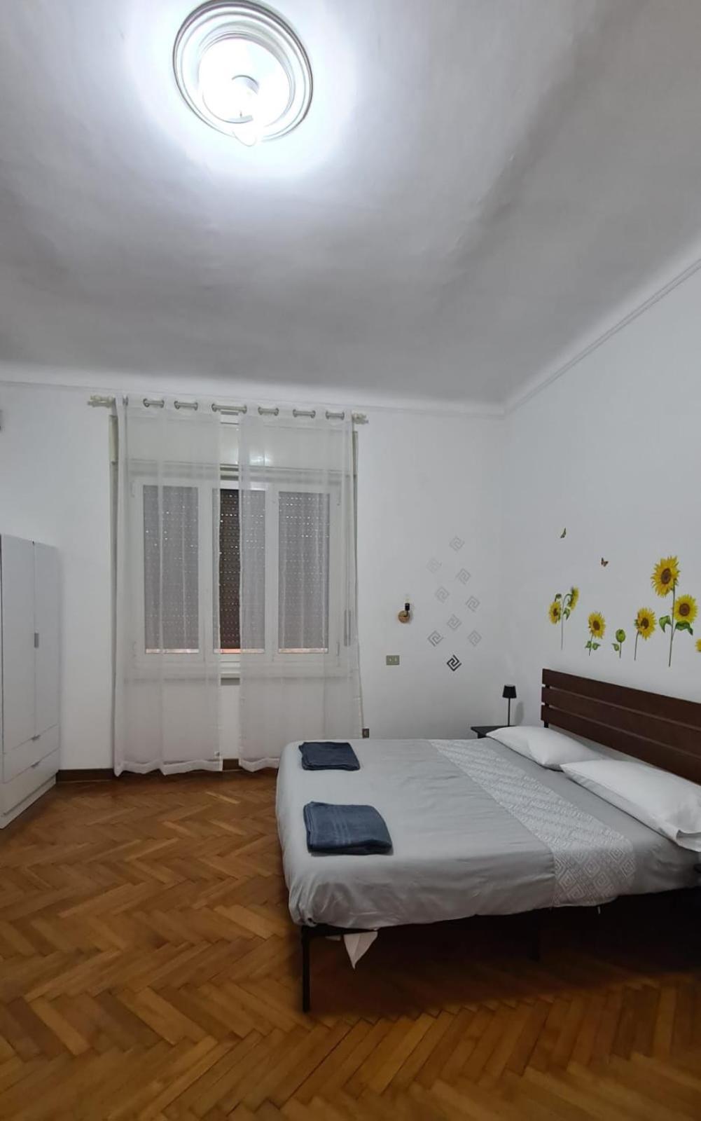Dock Bay Lodge Hostello Триест Экстерьер фото