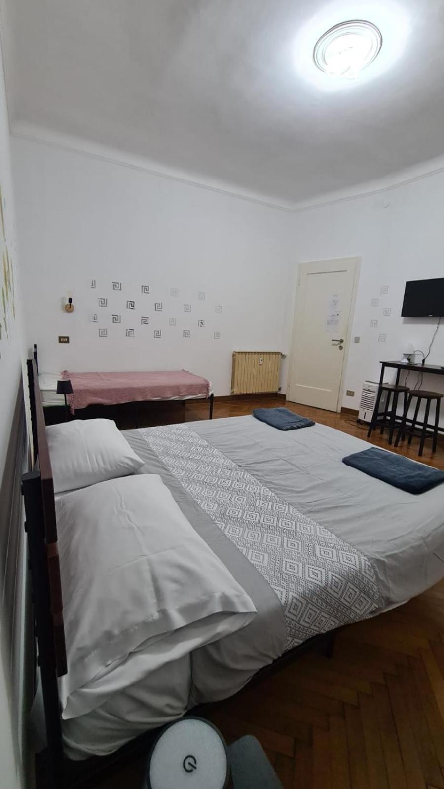 Dock Bay Lodge Hostello Триест Экстерьер фото