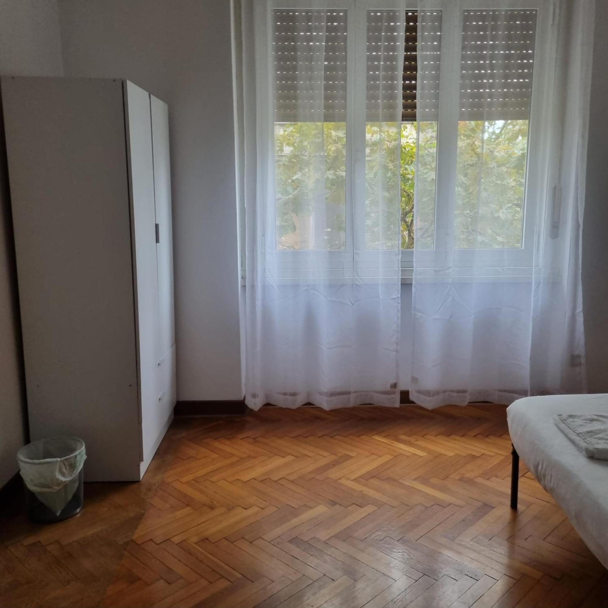 Dock Bay Lodge Hostello Триест Экстерьер фото
