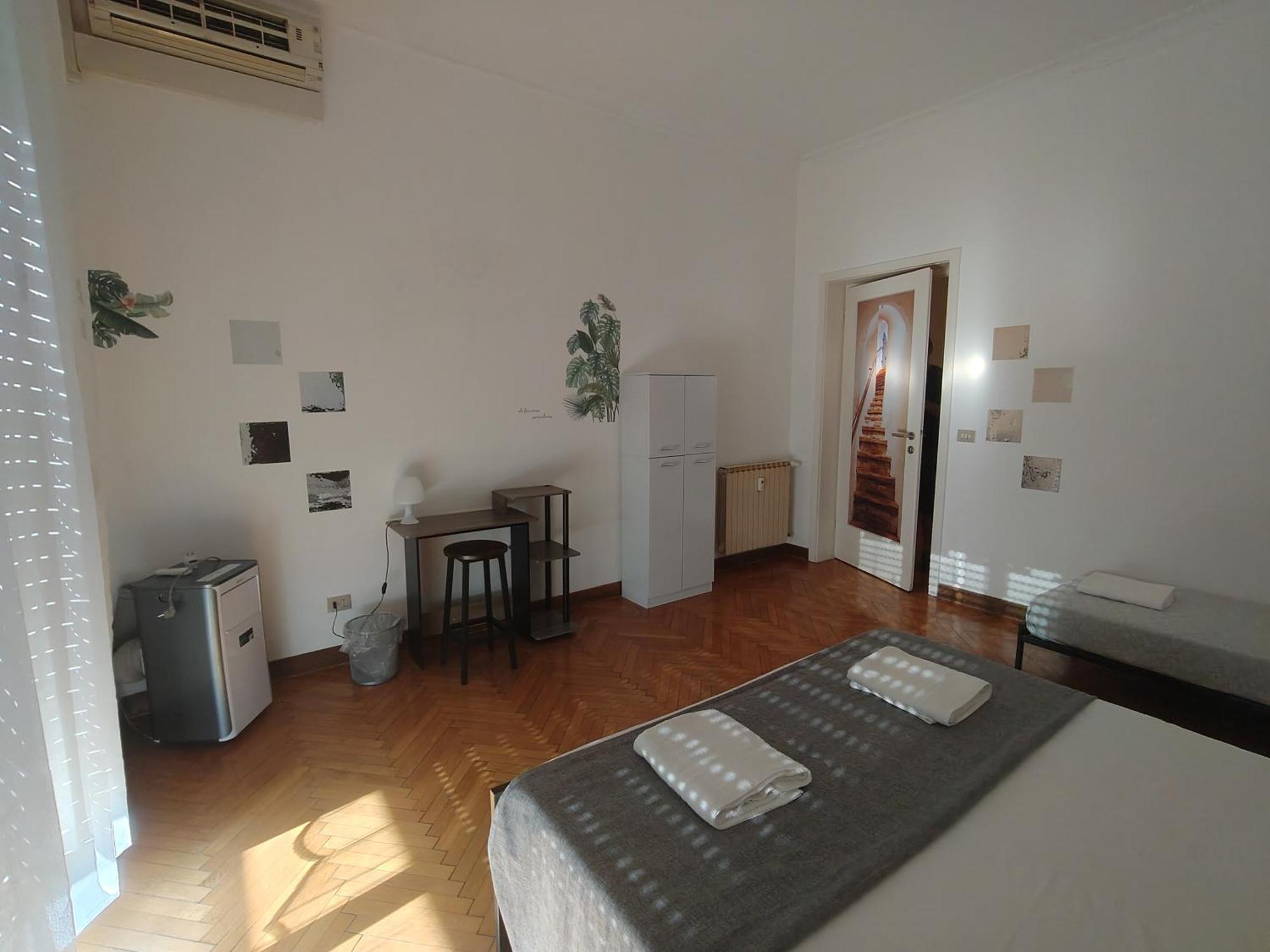 Dock Bay Lodge Hostello Триест Экстерьер фото