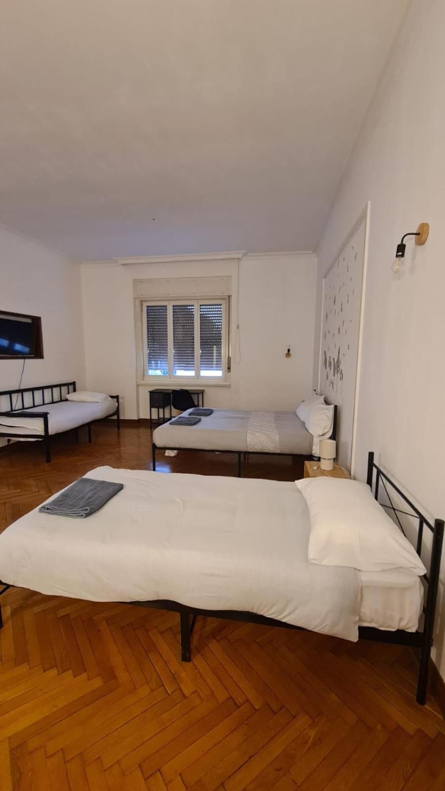 Dock Bay Lodge Hostello Триест Экстерьер фото