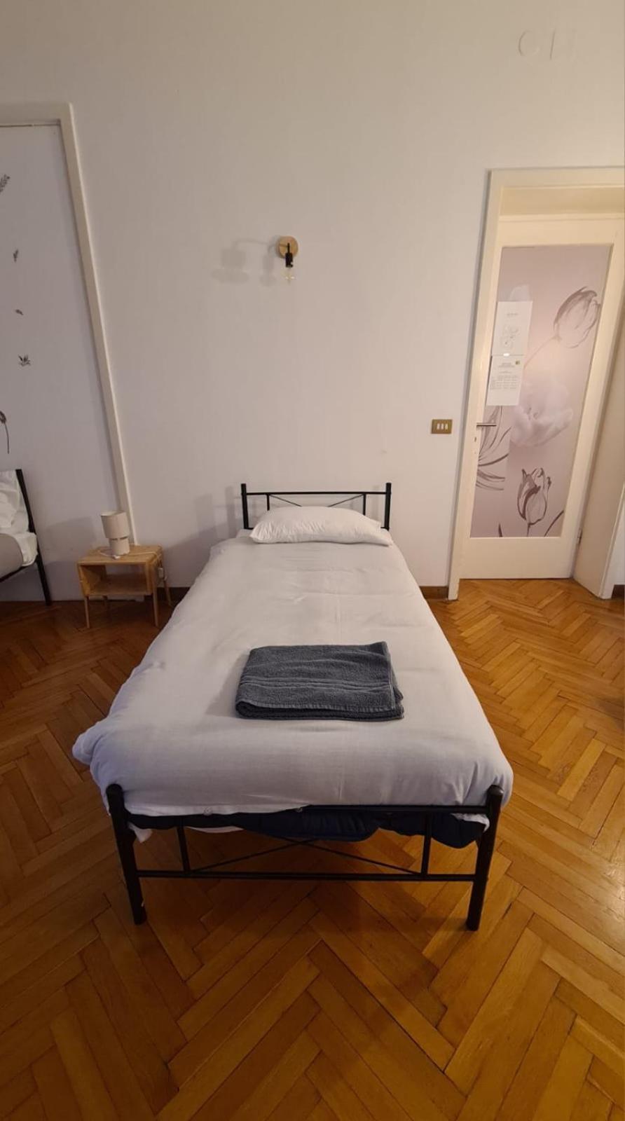 Dock Bay Lodge Hostello Триест Экстерьер фото