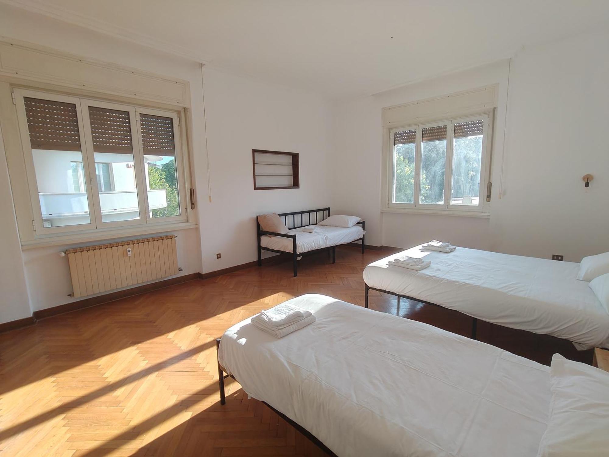 Dock Bay Lodge Hostello Триест Экстерьер фото