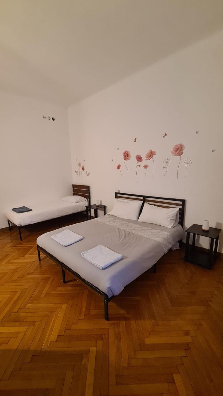 Dock Bay Lodge Hostello Триест Экстерьер фото